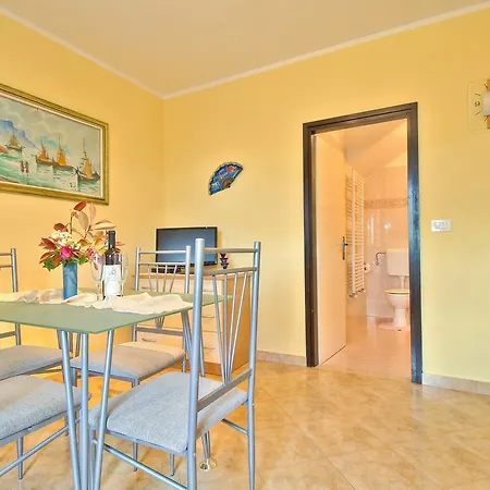 Lorena بيت ضيافة 3*